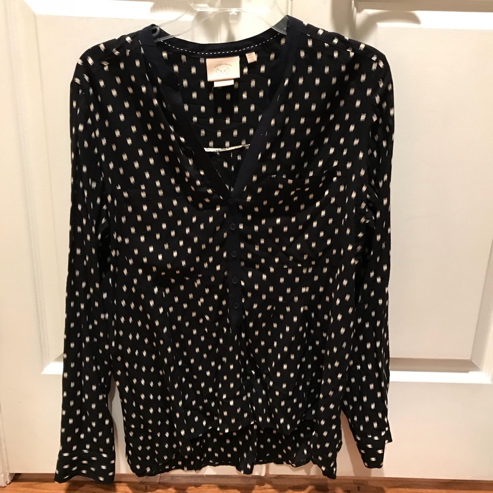 Anthropologie blouse navy / cream pattern